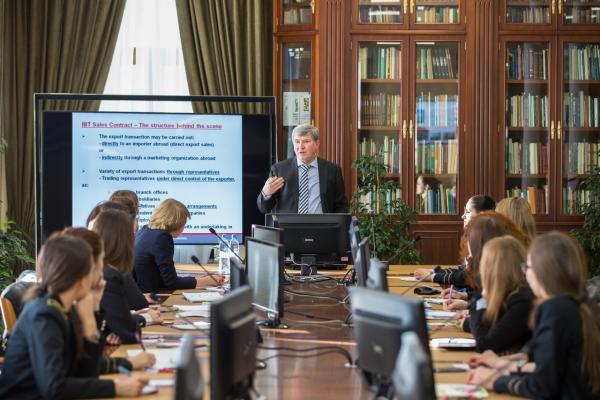 Лекция профессора Университета Гамбурга Мариана Пашке