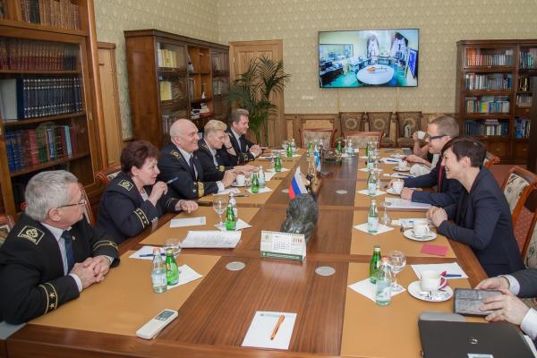 Ректоры «Горного» Владимир Литвиненко и Технологического университета Лаппеенранты (Финляндия) Юха-Матти Сакса обсуждают вопросы развития сотрудничества