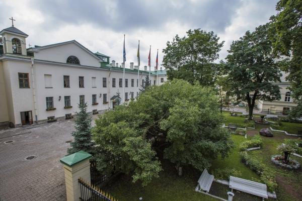 Двор Горного университета